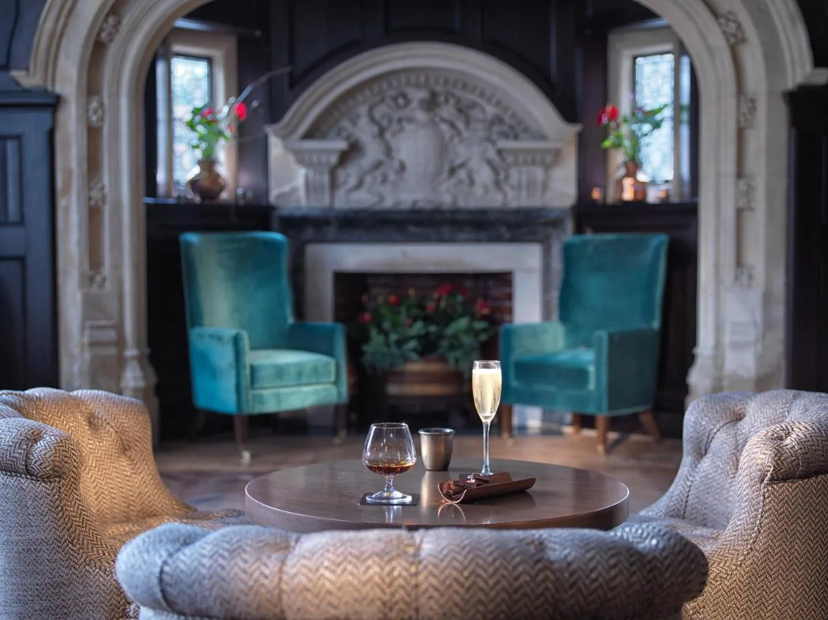 Living room with table and two glasses of wine at The LaLit London, Southwark